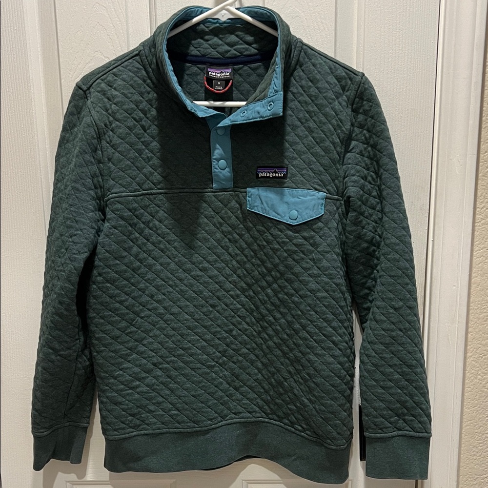Patagonia Quilted Pullover in Dark Green and Light Blue
